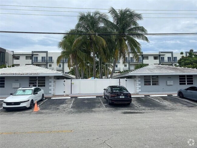 Building Photo - 1030 N Victoria Park Rd Unit - Rental