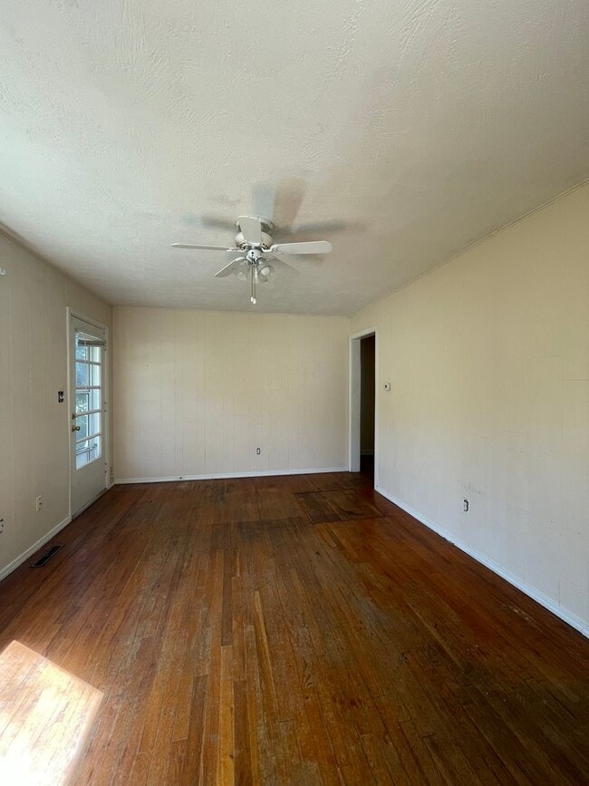 Photo - Charming 2 bedroom with a basement