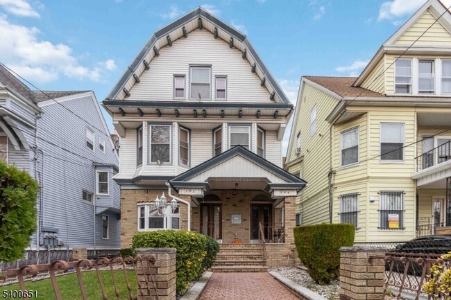 Building Photo - 342 Summer Ave