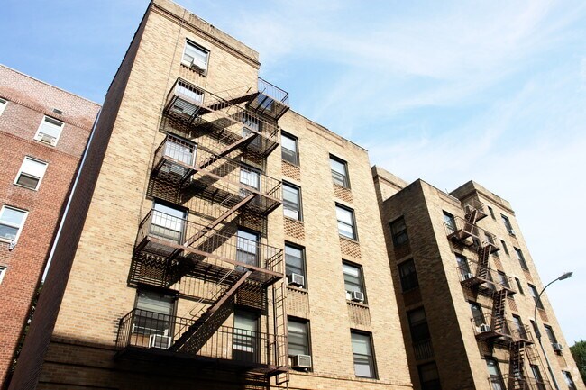 Photo - 140-71 Ash Ave