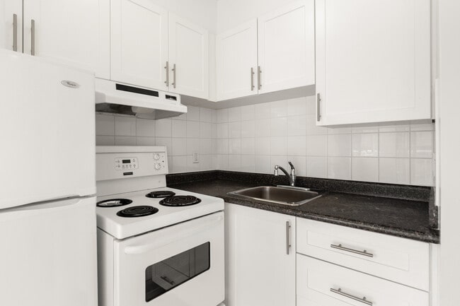 Photo - Hollyburn Court