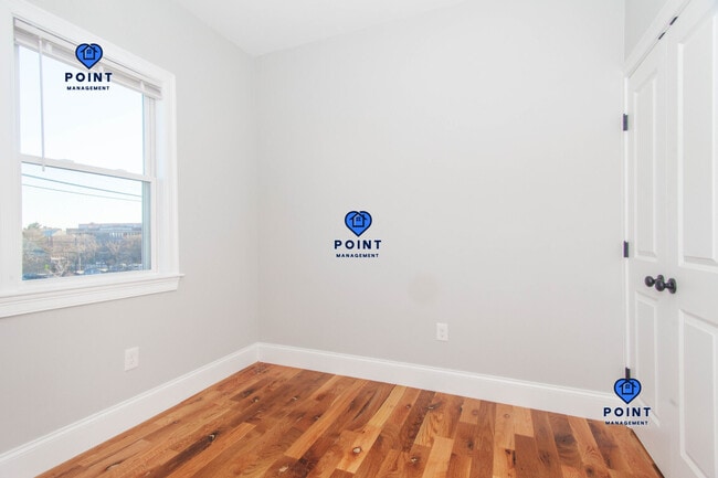 Photo - 128 Bremen St Unit 1