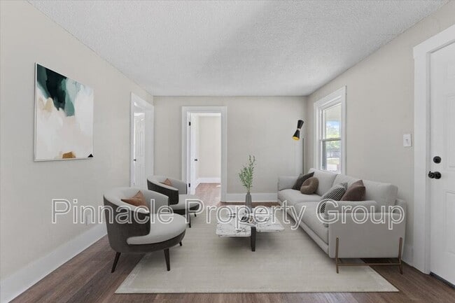 Photo - 920 Premont Ave