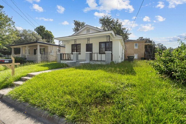 Photo - 132 Jenks St