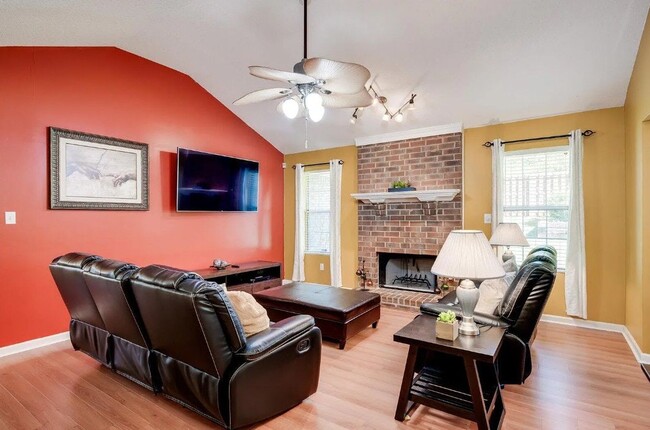 Photo - 250 Lafayette Dr