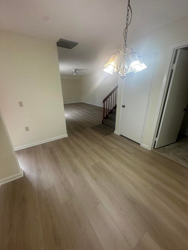 Photo - 1014 10th Way