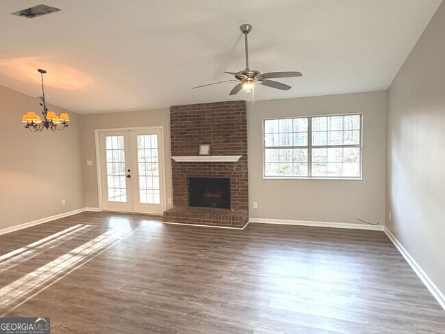 Photo - 303 Tamarac Trail