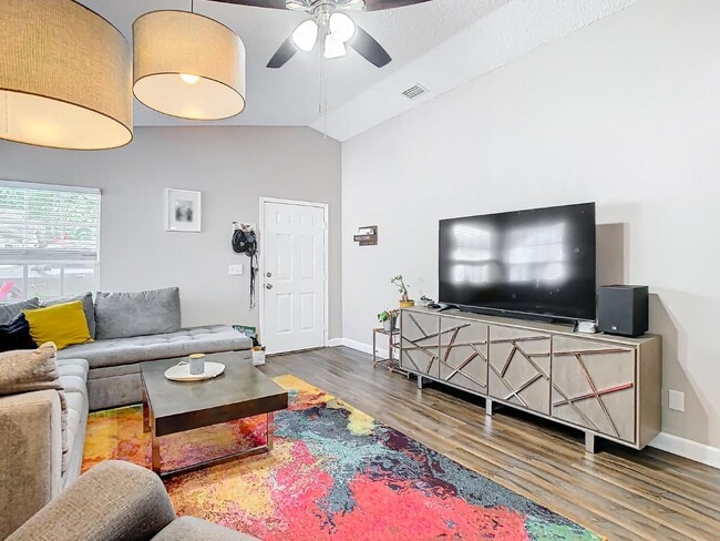 Photo - Spacious 3 Bedroom, 2 Bath Retreat on a Quiet Cul-de-Sac