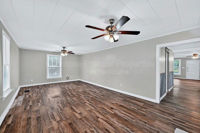 Photo - 300 W Moore St