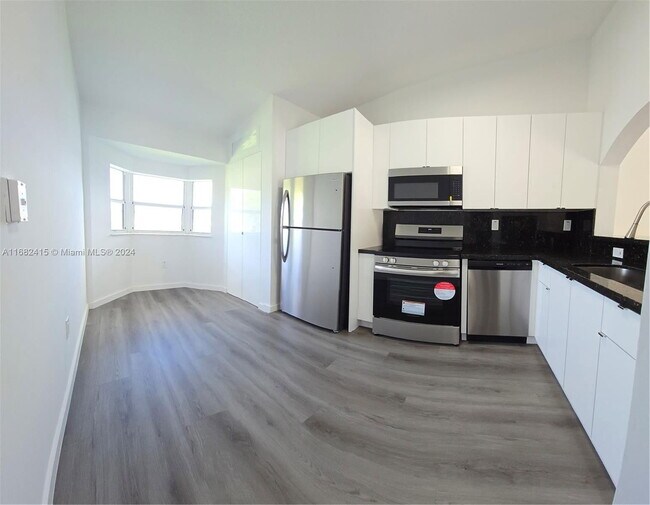 Building Photo - 1251 SE 31st Ct Unit 204 Rental