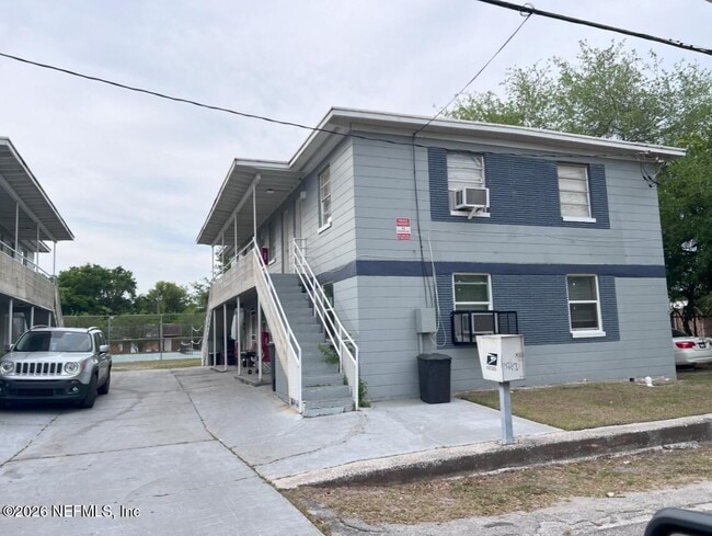 Building Photo - 232 Chelsea St Unit 2B