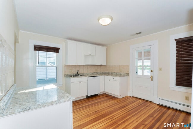 Photo - 798 Farmington Ave Unit 2nd Floor