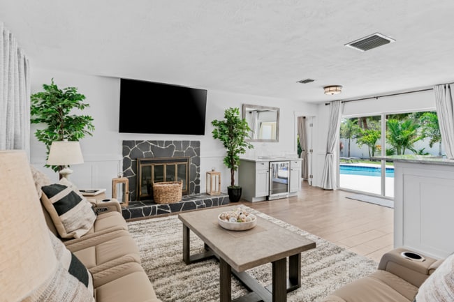 Photo - 1442 45th Ave NE