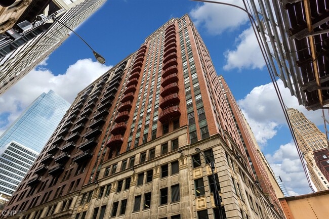 Building - 208 W Washington St Unit #1411