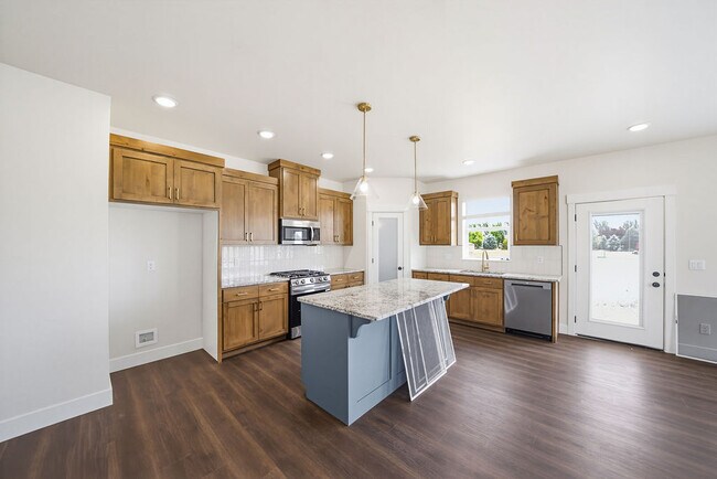Photo - 445 E River Rd