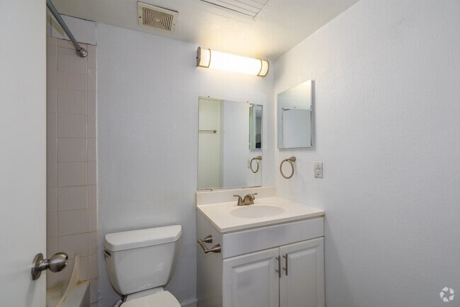 1BD, 1BA - Bathroom - The Magnolia