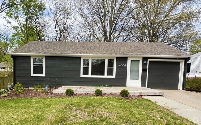 Building Photo - Stylishly Renovated Shawnee Home – Move-In...
