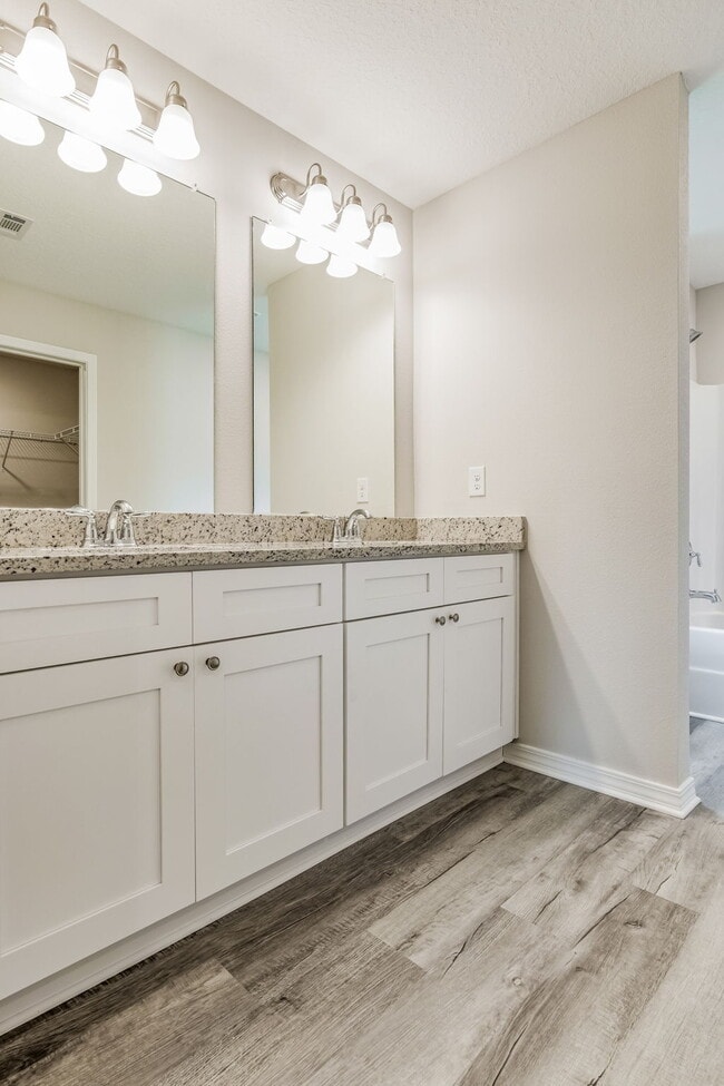Photo - Contemporary Living in Milton!