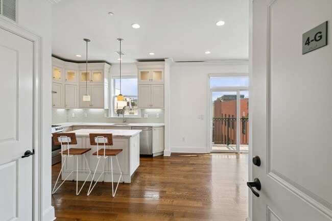 Building Photo - 231 1st St Unit 4G