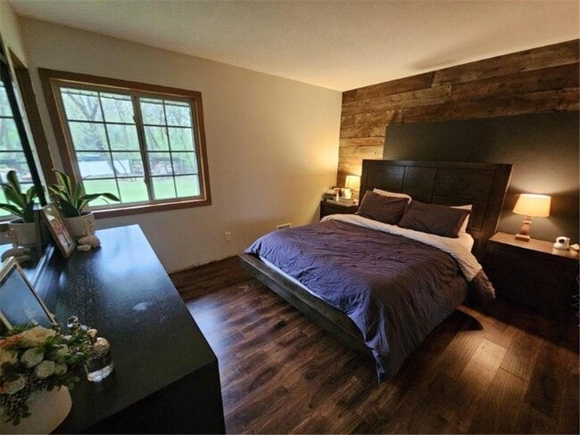 Photo - 10709 W River Rd