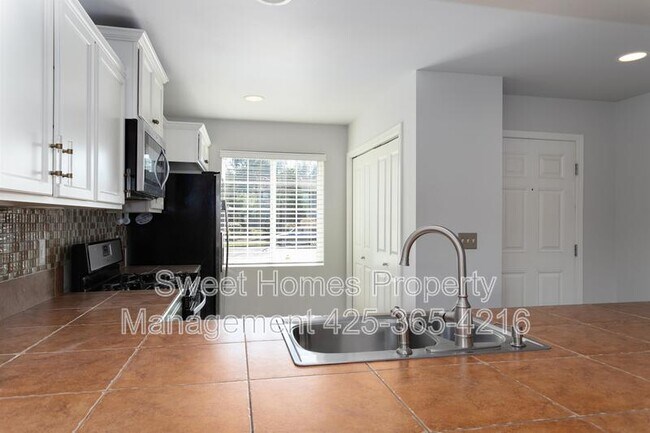 Photo - 1449 32nd Pl NE