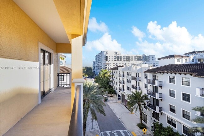 Building Photo - 8395 SW 73rd Ave Unit 528