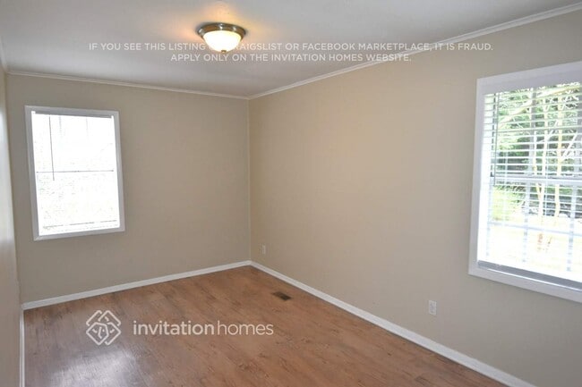 Photo - 110 Woodglen Ct