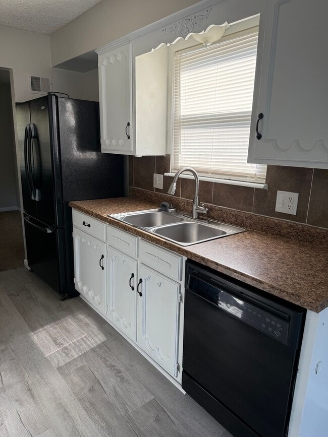 Photo - Spacious 3 Bedroom Home with Finished Base...