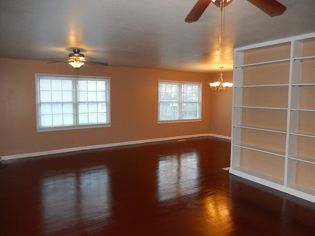 Photo - SPACIOUS Quincy 2/1 w/ Wood Floors, All New Windows, New Deck, over 1200 sq ft, & More! $1095/mon...