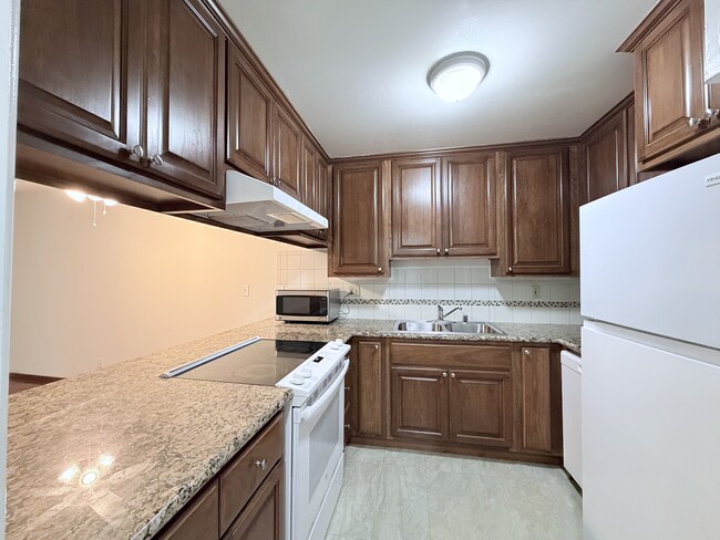 Building Photo - 1930 Ocean Ave