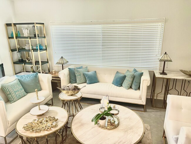 Photo - 7236 Oakdale Ave