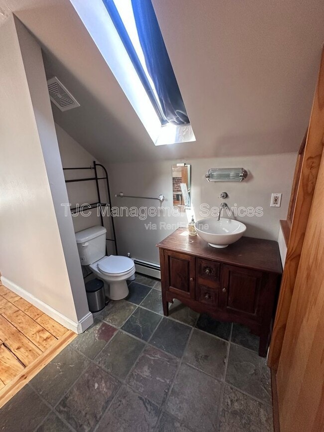 Photo - 1565 N Race St