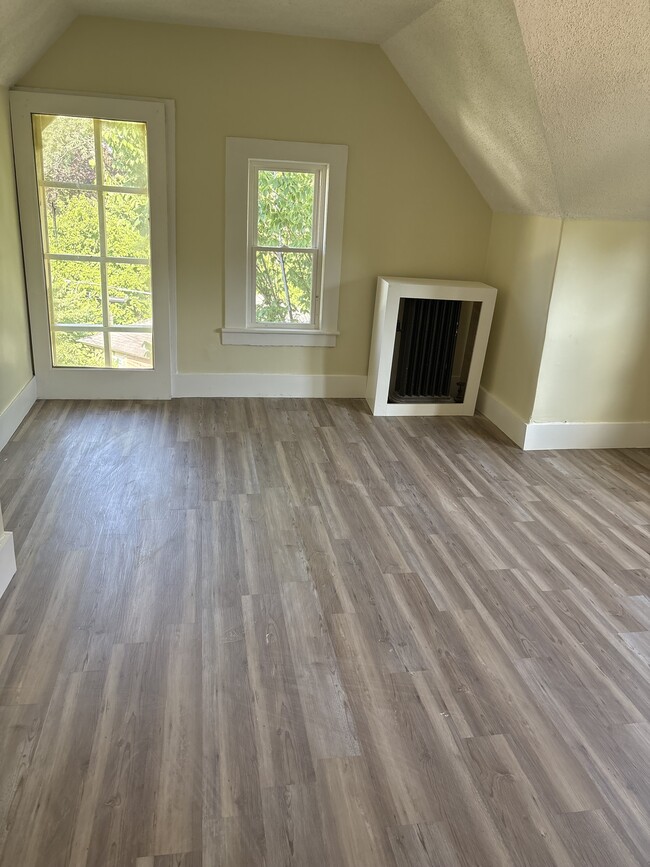 Photo - 205 Saint James Ave