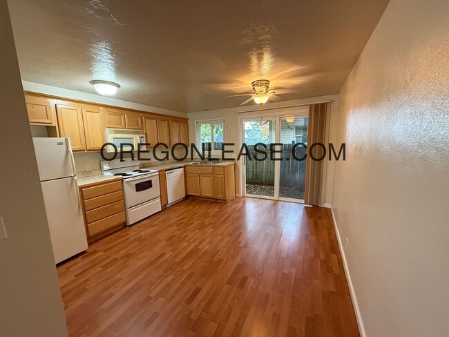 Photo - 2 bed 1 bath apartment downtown Eugene Unit #03