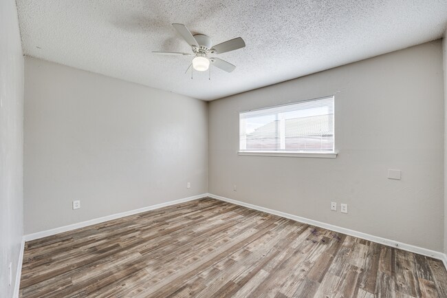 01 Bedroom copy.jpg - Hart House Apartments