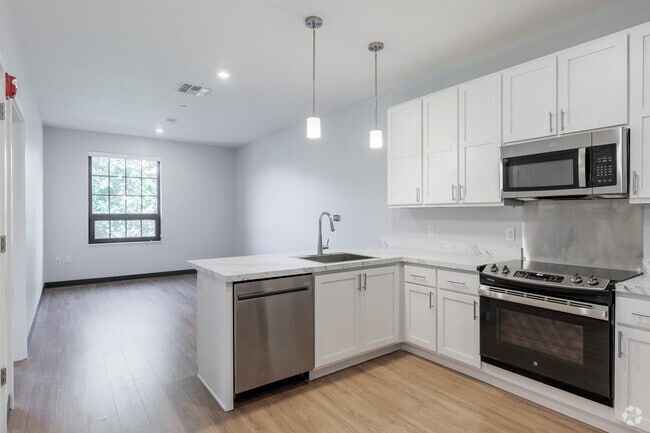 1BR 1BA - 659SF