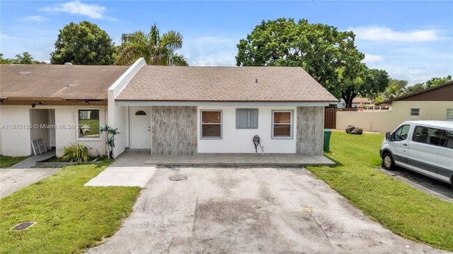 Building Photo - 5229 SW 140th Pl Rental