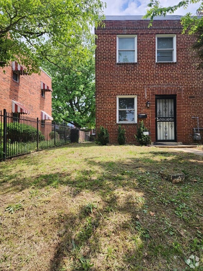 Building Photo - Charming 2BR Home in Lily Ponds NE DC – Ac...
