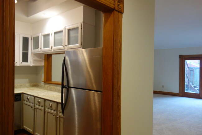 Full sized fridge with ice maker - 216 Kentucky Casa Adosada