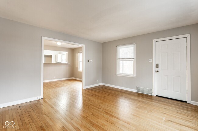 Photo - 6147 Broadway St