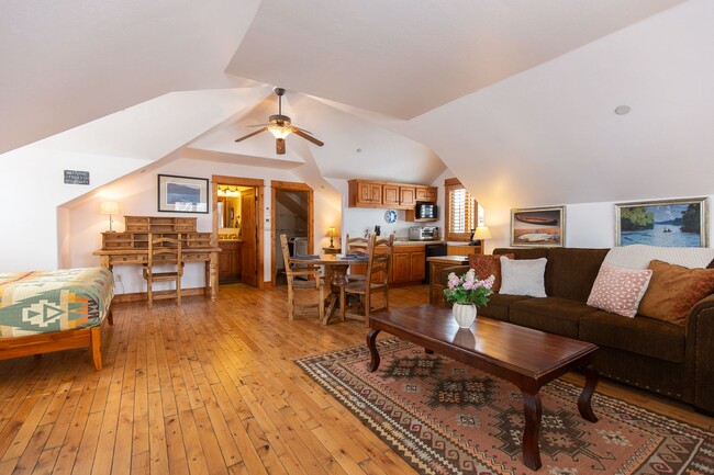 Building Photo - Fully Furnished Loft Near Hyalite