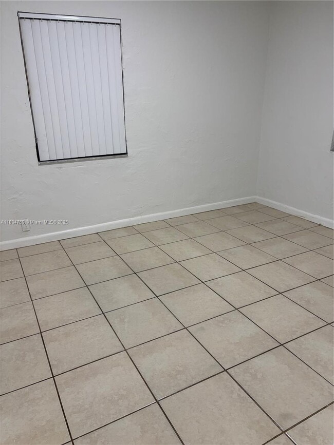 Photo - 2070 Washington Ave Unidad 2