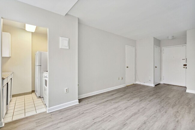 Photo - Spacious & Bright Studio at River Place West