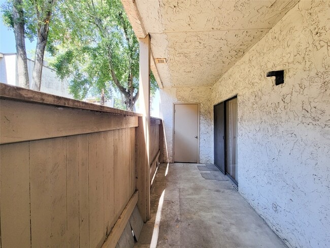 Building Photo - 8435 Hearth Dr Unit 2