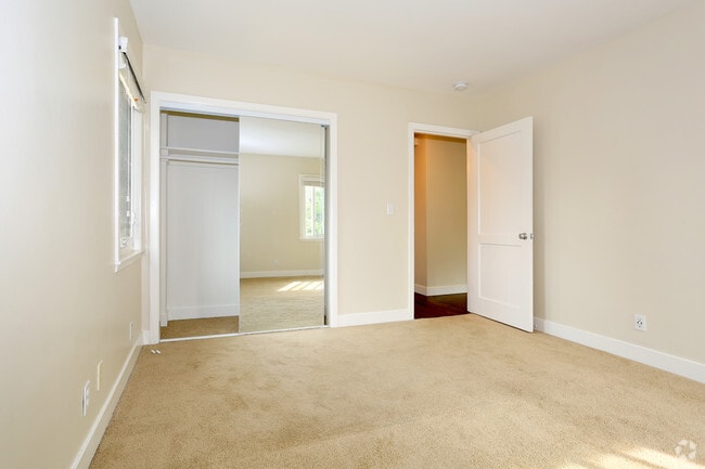2BR, 1BA - Park Royal