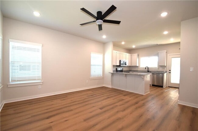 Photo - 540 Cosmos St