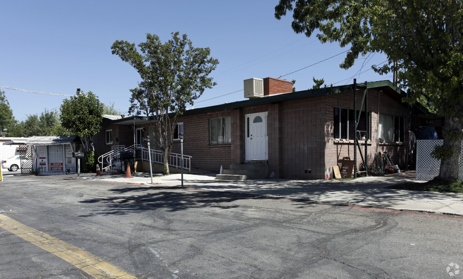 Photo - Holiday Mobile Rancho Apartments