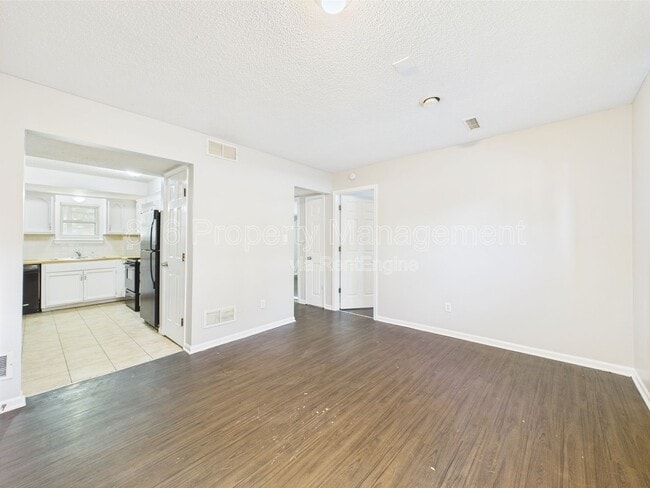 Building Photo - 1229 W Hayward Ave Unit C