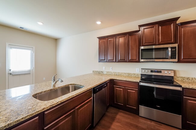 Photo - 484 Clover Cir
