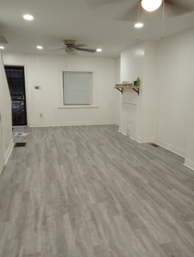 Photo - 132 N Farson St